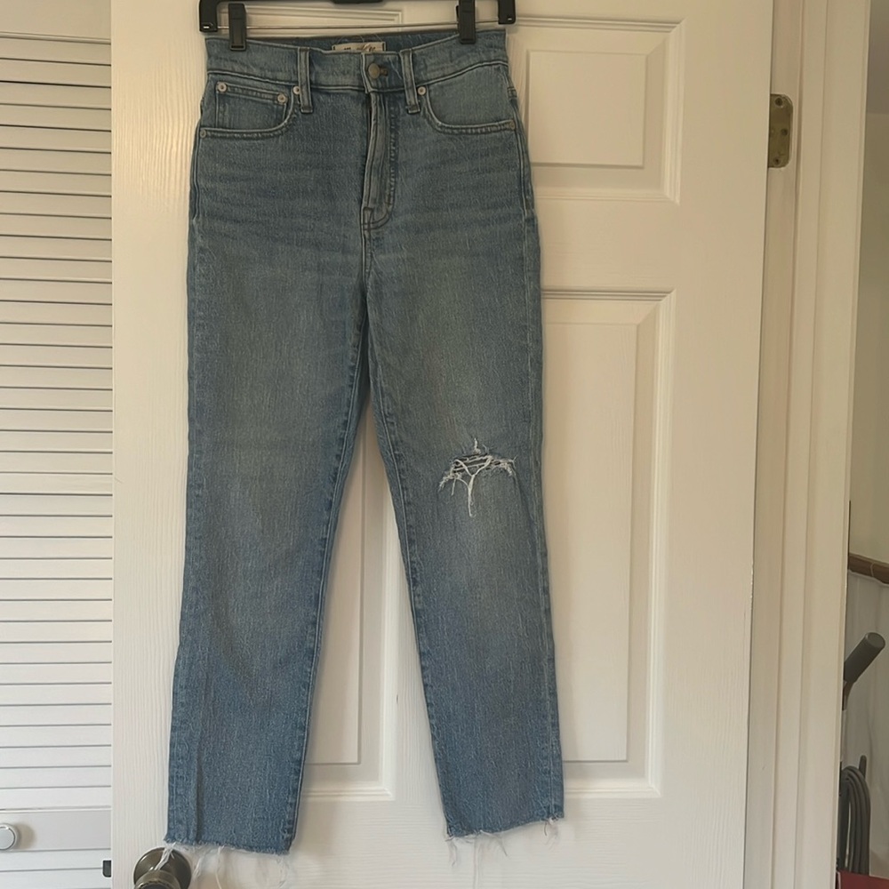 Madewell sz 25 perfect vintage jeans with raw cut hem. Light wash.